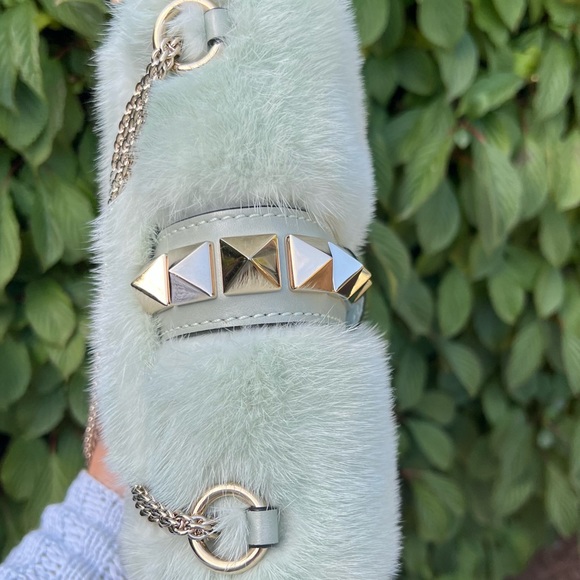 ❌SOLD❌Authentic Valentino Garavani rockstud Mink Fur chain shoulder bag - Picture 8 of 16